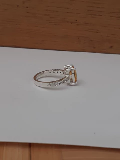Anel Zirconia retangular com pedras dos lados 1 - comprar online