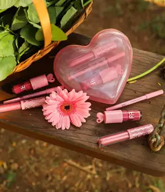 LOVE KIT FRAN By Franciny Ehlke Love Chilli + Lip Love + Love Liner Love - MAINARA RODRIGUES BEAUTY