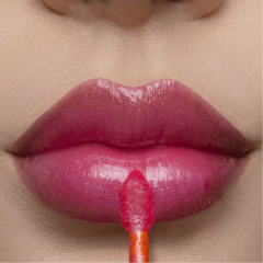 Fire Kiss Gloss 4,5ml - Mari Maria Makeup - Cor Bubble Gum - MAINARA RODRIGUES BEAUTY