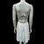 Vestido branco plissado na internet