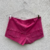 Short rosa Andrea Bogosian na internet