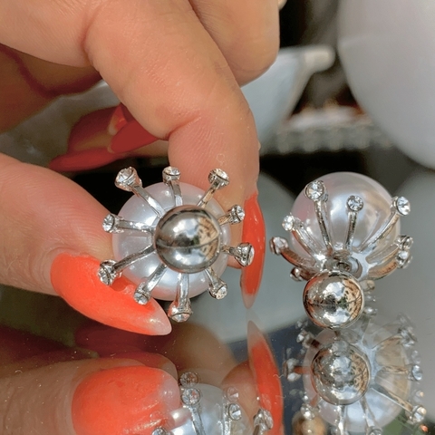 Brinco Ear jacket esfera e pérola com zircônias banhado a ródio