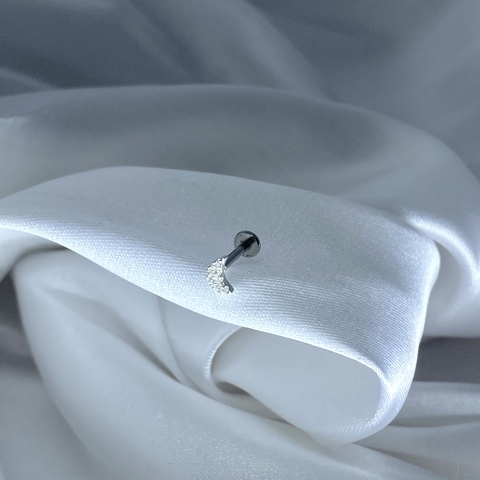 Piercing tragus lua cravejado