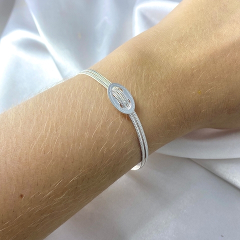Pulseira dois fios vazado detalhe oval