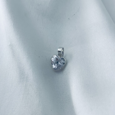 Pingente ponto de luz coração borda inglesa m