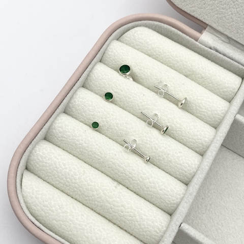 Trio de brincos de zircônia borda inglesa