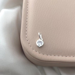 PINGENTE PONTO DE LUZ EM FORMATO DE CORAÇÃO BORDA INGLESA 0,9CM