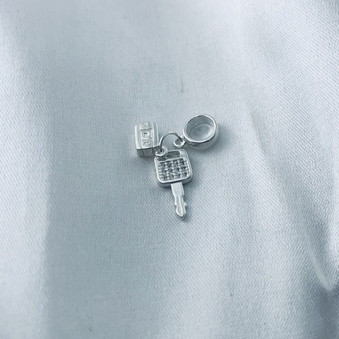 Berloque chave de carro cravejada