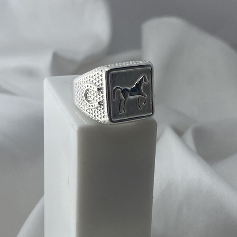 DEDEIRA CAVALO COM FERRADURA LATERAL