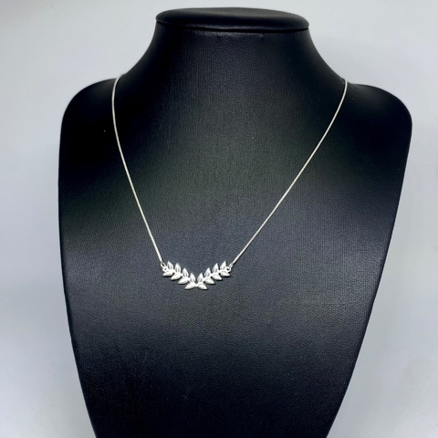 Gargantilha ramo em v