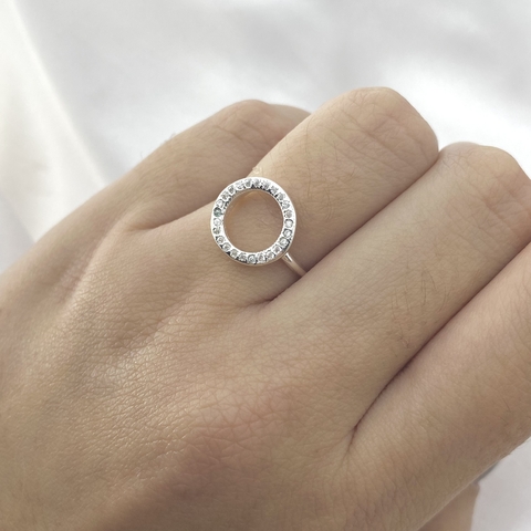 ANEL CIRCULO CRAVEJADO VAZADO