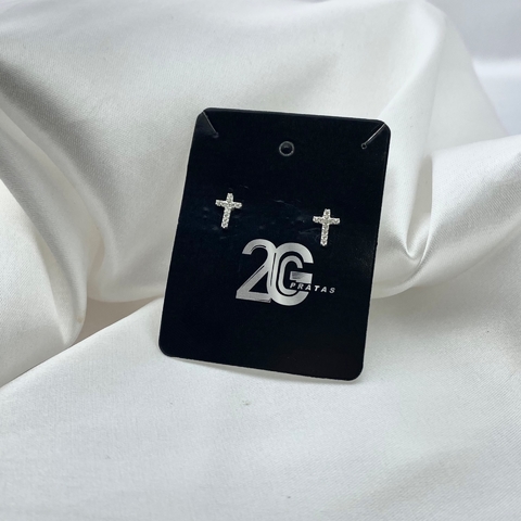 Brinco de cruz cravejado