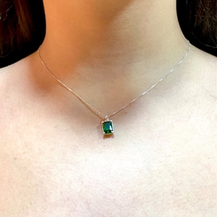 Colar zircônia verde retangular