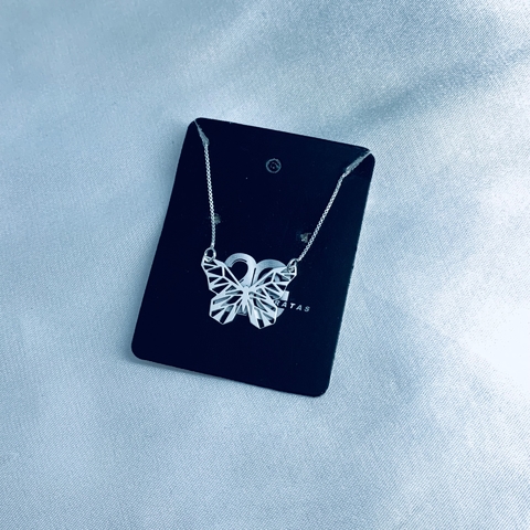 Gargantilha borboleta geométrica