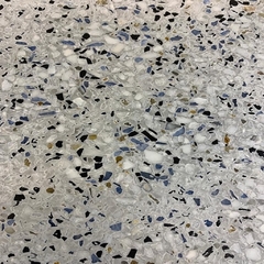 Vaso Redondo G c/ prato em Granilite