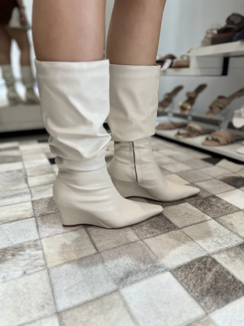 Bota off white slouch