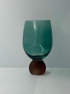 Taça verde com base canelada rosa - comprar online