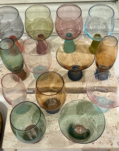 Taça verde com base canelada rosa - Studio54decora