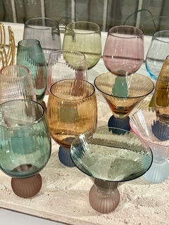 Taça verde com base canelada rosa - loja online