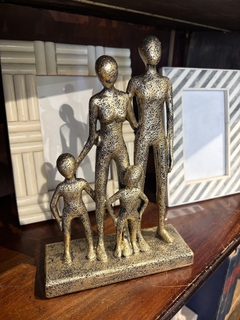 Escultura família 2 filhos - comprar online