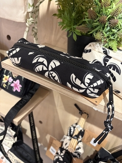 Mini necessaire coqueiro preto e branco - comprar online