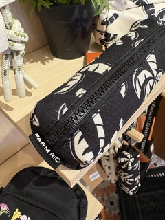 Mini necessaire coqueiro preto e branco na internet