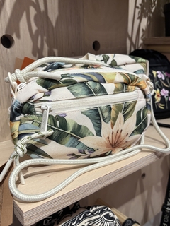 Bolsa chuchu tropicália na internet