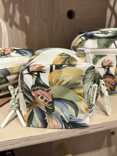 Necessaire quadradinha tropicália na internet
