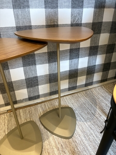 Mesa lateral triângulo G - comprar online