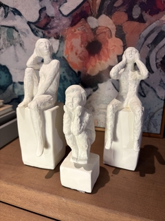 Escultura menino cócaras - Studio54decora