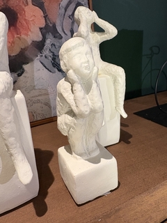 Escultura menino cócaras - comprar online