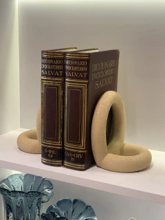 Aparador livros círculos