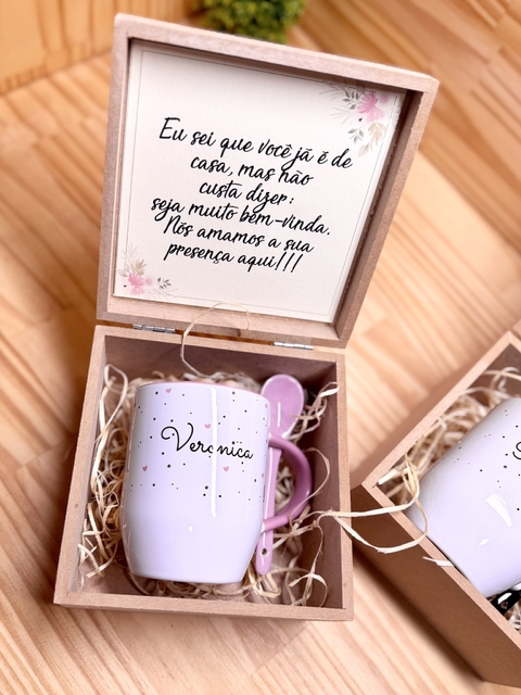 Caneca com colher na caixa - comprar online