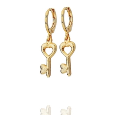 Brincos argola chave coração (dourado)