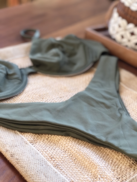 Calcinha asa delta GLOW Verde Alcaparra - comprar online