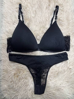 Art. 250 Conjunto triangulito soft lycra con puntilla y colaless - comprar online