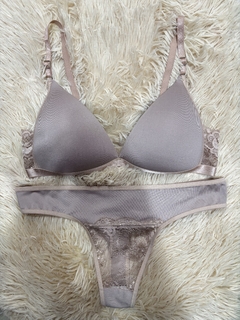 Art. 250 Conjunto triangulito soft lycra con puntilla y colaless en internet