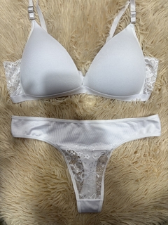 Art. 250 Conjunto triangulito soft lycra con puntilla y colaless - Renata Obeid
