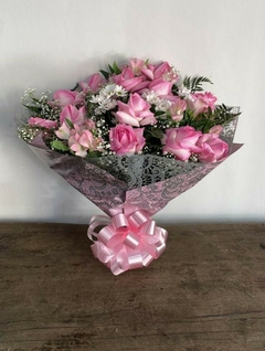 BUQUÊ 12 ROSAS - comprar online