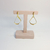 BRINCO SEMIJOIA LONGO TRIANGULO- BANHO DE OURO - comprar online