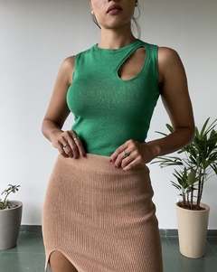 BLUSA COM RECORTE FRONTAL