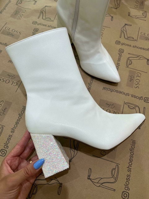 Bota cano curto off white