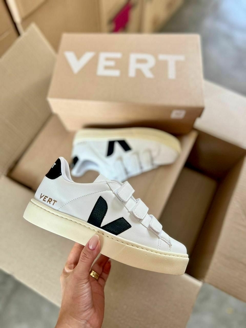 Tênis Vert com Velcro - Branco c/ preto - comprar online