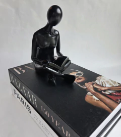 Adorno Lector Sentado Negro - tienda online