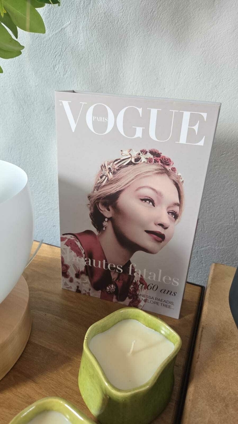 Libro decorativo VOGUE - comprar online
