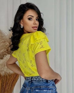 Blusa furada na internet