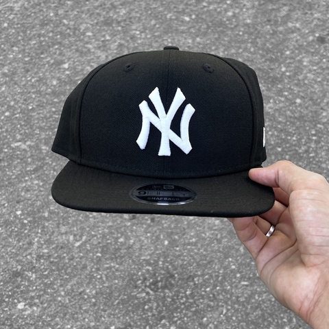 BONÉ 9FIFTY NEW ERA NEW YORK YANKEES LOGO PRETO
