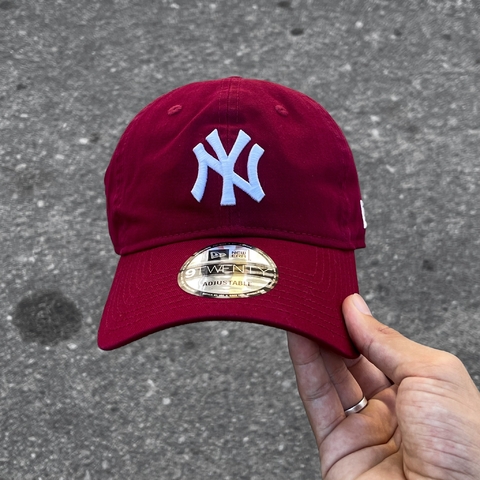 BONÉ 9TWENTY NEW ERA NEW YORK YANKEES LOGO VERMELHO