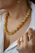 Colar Maxi Esferas em Resina Marmorizado com Acabamento Banhado em Ouro 18k - Karine e Flávia Semi Joias