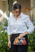 Bolsa Clutch Bordada Fundo Preto Laranja Floral com 2 Alças Disponíveis - comprar online